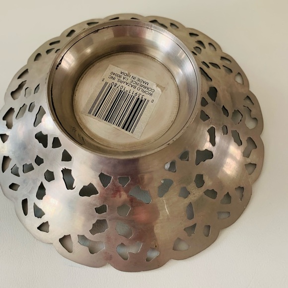 2 silver color metal bowls - Picture 3 of 9